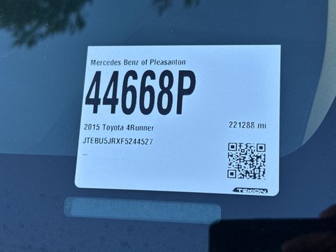 Used 2015 Toyota 4Runner SR5 AWD/4WD image 4