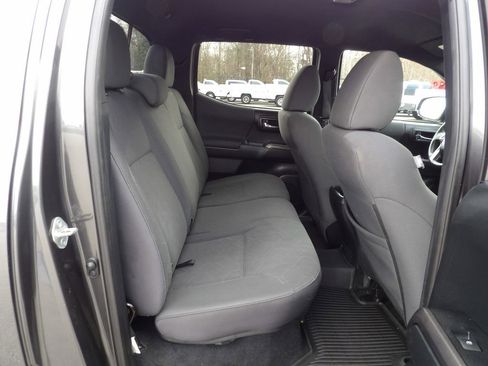 Used 2018 Toyota Tacoma TRD Sport image 37