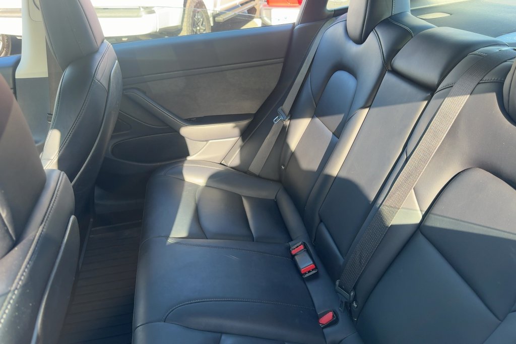 Used 2018 Tesla Model 3 Long Range RWD image 12