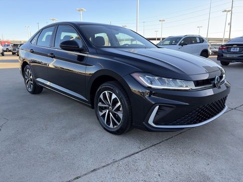 Used 2025 Volkswagen Jetta S image 4