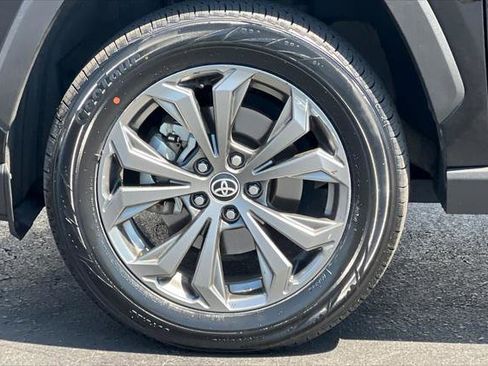 Certified 2022 Toyota RAV4 XLE Premium image 28