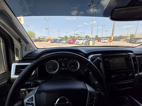 Used 2019 Nissan Titan PRO-4X w/ Pro-4x Convenience Package AWD/4WD image 32