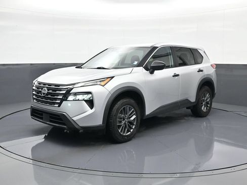 Certified 2024 Nissan Rogue S FWD image 3