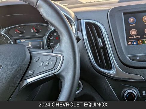 Used 2024 Chevrolet Equinox LT AWD/4WD image 17