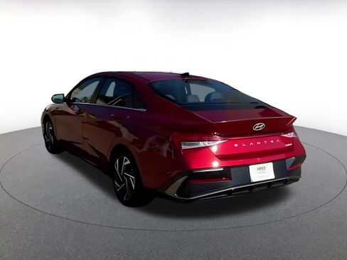 Used 2025 Hyundai Elantra Limited image 9