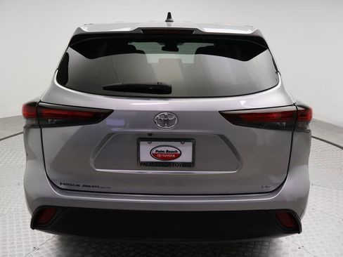 Certified 2024 Toyota Highlander LE image 10