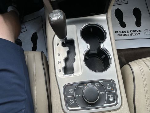 Used 2011 Jeep Grand Cherokee Overland AWD/4WD image 26