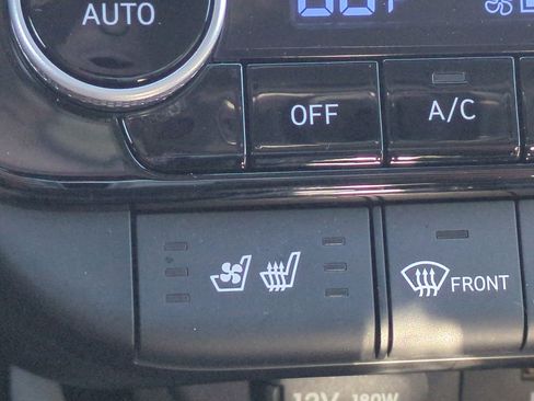 Used 2025 Hyundai Elantra Limited image 22