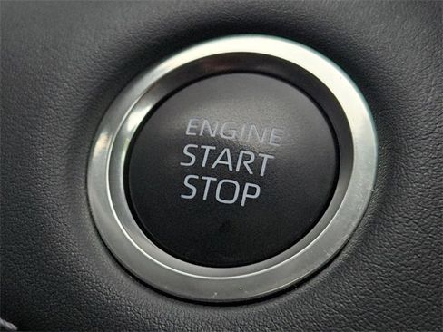 Used 2025 Toyota Highlander XLE image 24