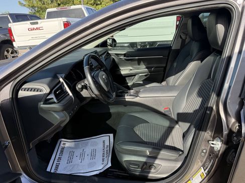 Used 2022 Toyota Camry SE FWD image 7