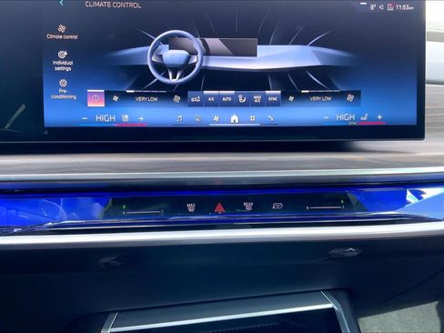 Certified 2023 BMW 760i xDrive w/ Luxury Rear Seating Package image 34