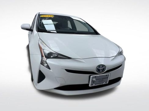 Used 2017 Toyota Prius Four FWD image 2