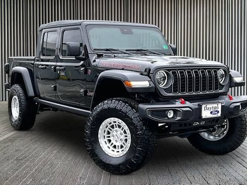 Used 2025 Jeep Gladiator Rubicon w/ Safety Group AWD/4WD image 11