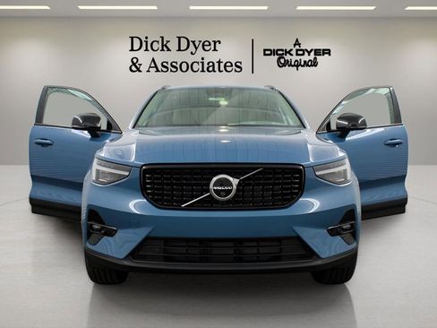 New 2025 Volvo XC40 B5 Ultra w/ Climate Package image 7