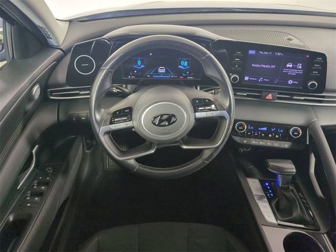 Used 2021 Hyundai Elantra SEL w/ Convenience Package image 16