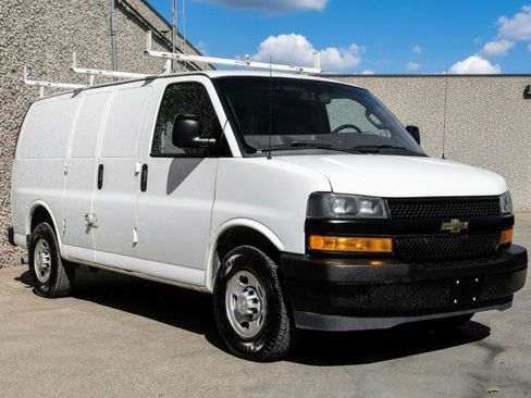 Used 2020 Chevrolet Express 3500 w/ Driver Convenience Package RWD image 6
