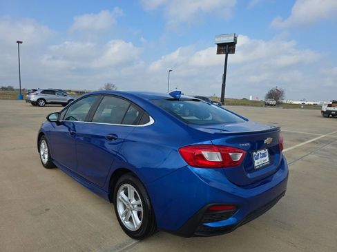 Used 2017 Chevrolet Cruze LT w/ Convenience Package image 5