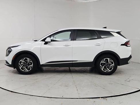 Used 2025 Kia Sportage LX FWD image 3
