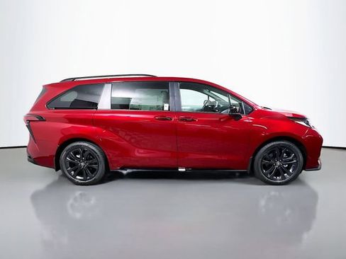 New 2026 Toyota Sienna XSE image 2