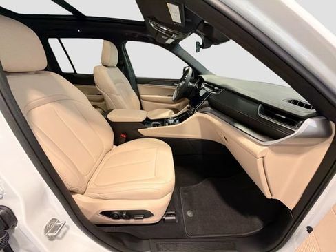 Used 2025 Jeep Grand Cherokee Limited w/ Trailer Tow Package image 24