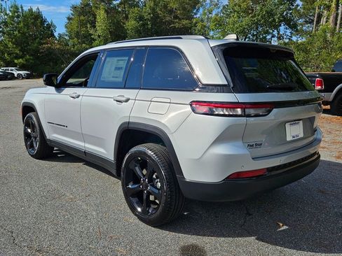 New 2025 Jeep Grand Cherokee Limited w/ Luxury Tech Group II image 11