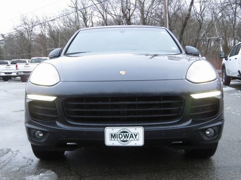 Used 2017 Porsche Cayenne image 2