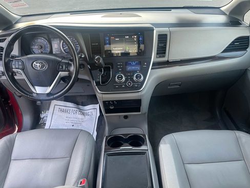Used 2015 Toyota Sienna XLE image 17