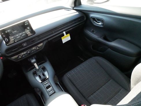 Certified 2026 Honda HR-V LX image 11