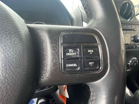 Used 2014 Jeep Compass Latitude AWD/4WD image 17