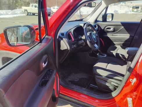 Used 2023 Jeep Renegade Trailhawk image 8