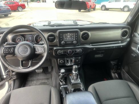 Used 2019 Jeep Wrangler Sport image 31