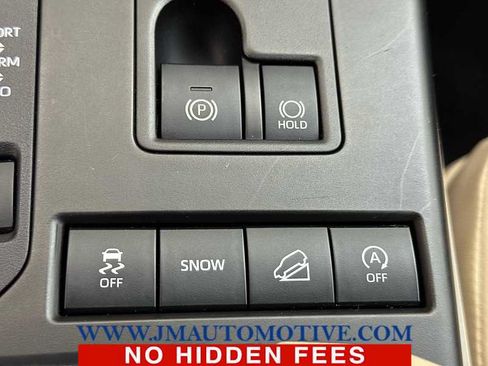 Used 2021 Toyota Highlander XLE AWD/4WD image 37