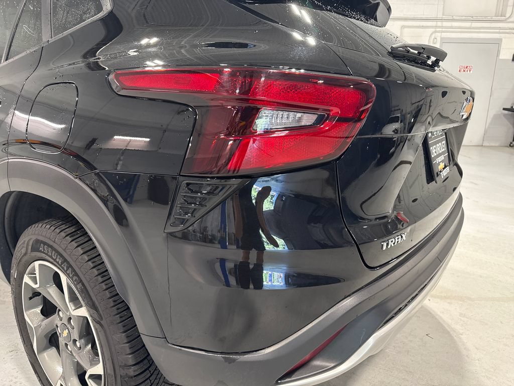 Used 2024 Chevrolet Trax LT FWD image 50