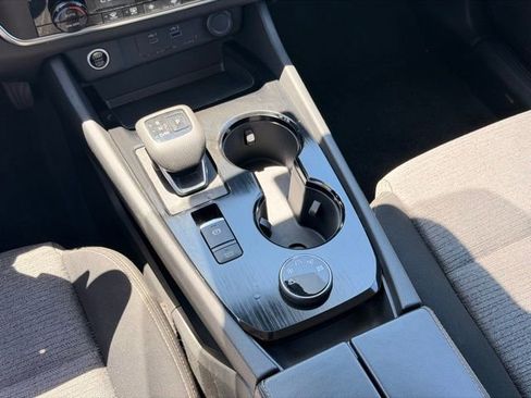 Used 2023 Nissan Rogue SV image 16