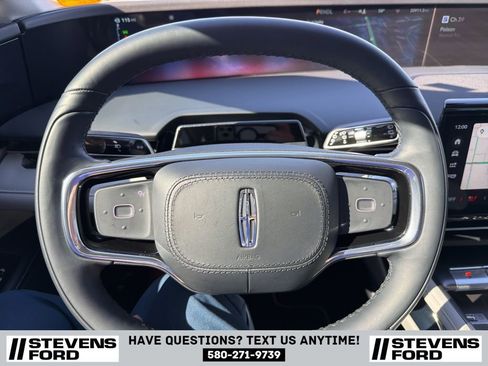 Used 2024 Lincoln Nautilus Premier image 23