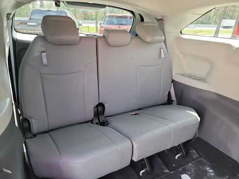 Certified 2023 Toyota Sienna XLE image 35