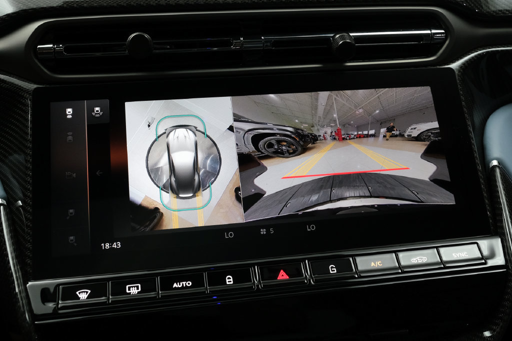 Used 2025 Aston Martin Vanquish RWD image 24