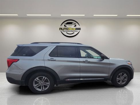 Used 2020 Ford Explorer XLT w/ Equipment Group 202A image 8