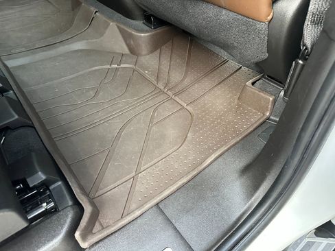 Used 2021 Chevrolet Suburban High Country image 28