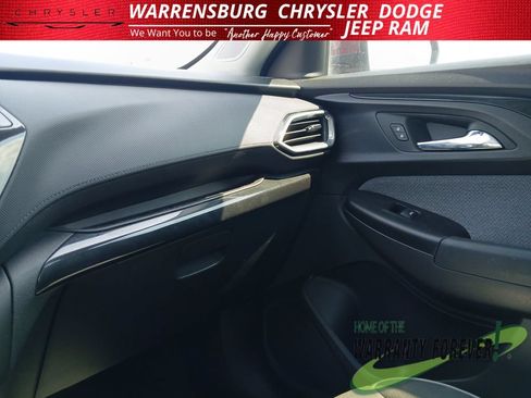 Used 2023 Chevrolet TrailBlazer LT w/ Convenience Package FWD image 26