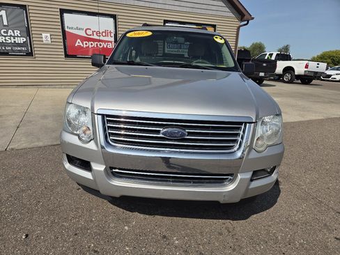Used 2007 Ford Explorer XLT image 2
