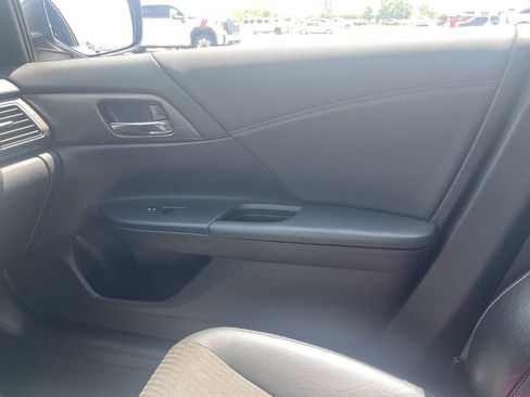 Used 2017 Honda Accord Sport image 18