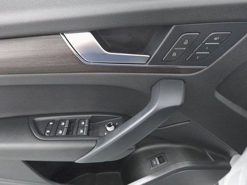 Used 2024 Audi Q5 2.0T Premium w/ Convenience Package image 8