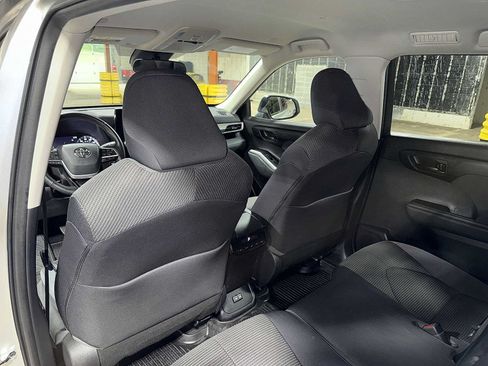 Used 2023 Toyota Highlander LE FWD image 28