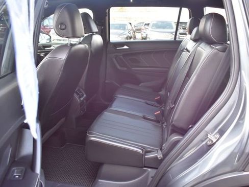 Used 2022 Volkswagen Tiguan SE R-Line FWD image 31