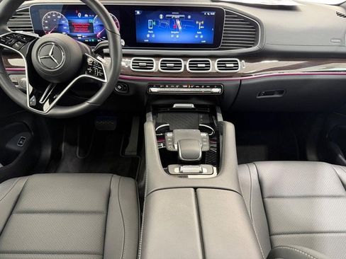 Certified 2025 Mercedes-Benz GLS 450 4MATIC image 9