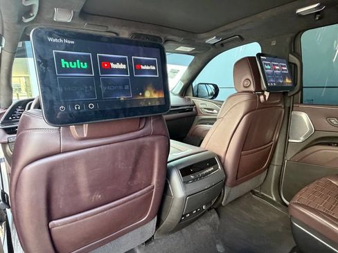 Used 2024 Cadillac Escalade ESV Sport Platinum w/ LPO, ONYX Package AWD/4WD image 19