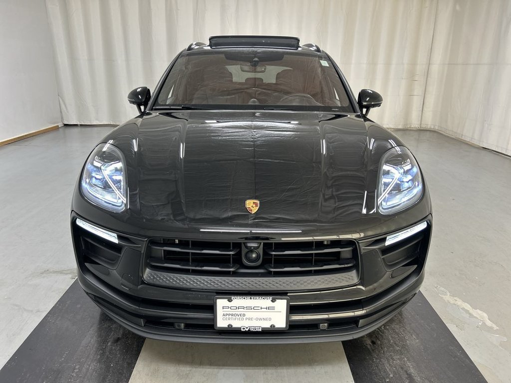 Certified 2026 Porsche Macan AWD/4WD image 3
