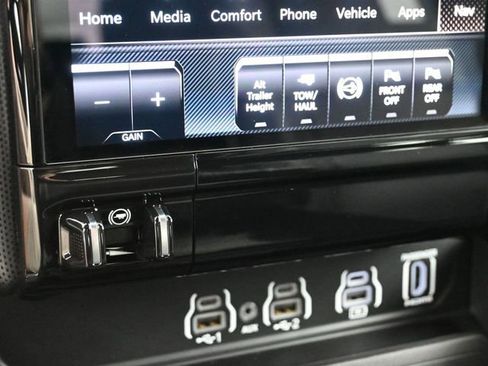 Used 2025 RAM 3500 Limited AWD/4WD image 30