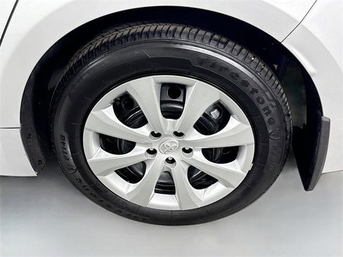 Certified 2025 Toyota Corolla LE image 28